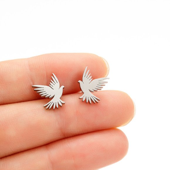 🎉Mini Y2K Streetwear Eagle Bird Gold Plated Dainty Ear Studs - Picture 1 of 3